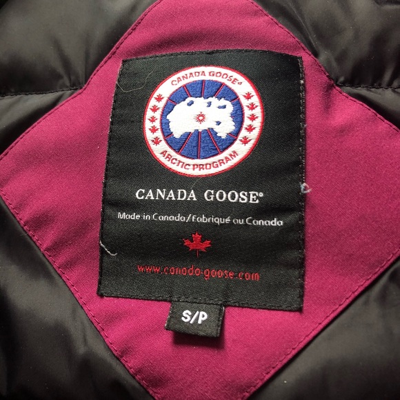 Authentic Youth Women’s Small Canada Goose Jacket - Picture 3 of 8